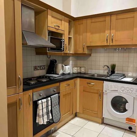 Victorian Stay In Ocean Village Southampton Extérieur photo