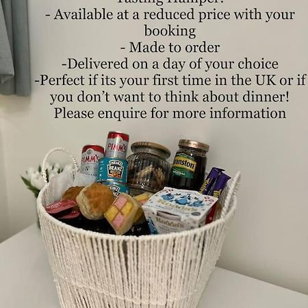 Victorian Stay In Ocean Village Southampton Extérieur photo