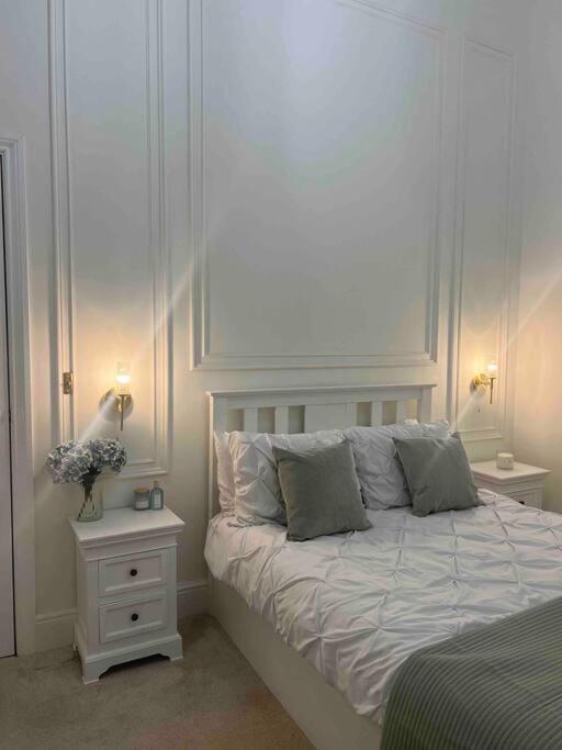 Victorian Stay In Ocean Village Southampton Extérieur photo