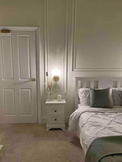 Victorian Stay In Ocean Village Southampton Extérieur photo