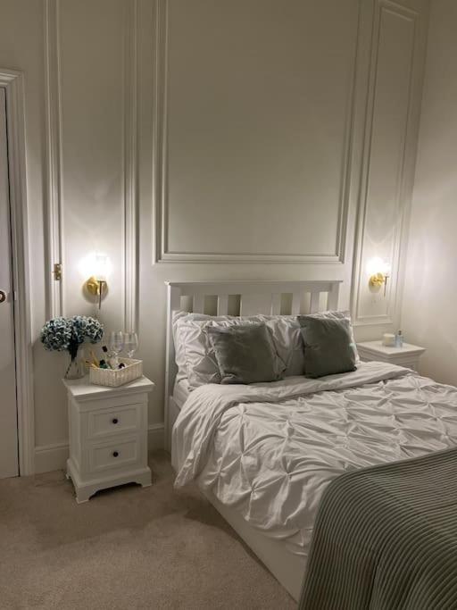 Victorian Stay In Ocean Village Southampton Extérieur photo